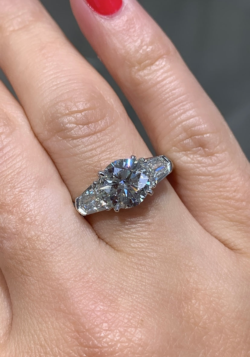 tw EGL Certified Round Solitaire Three Stone Diamond