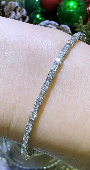 1.74ct tw Diamond Baguette and Round Alternating Bracelet