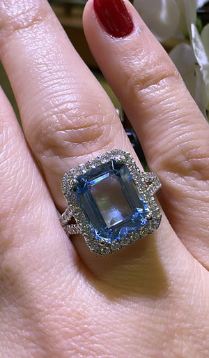 4.62carat Aquamarine & Diamond Cocktail Ring