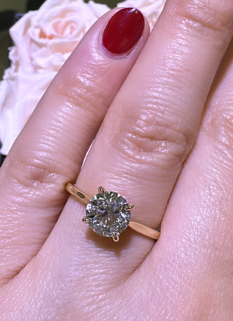 1.36carat Solitaire Round-Cut Diamond Engagement Ring
