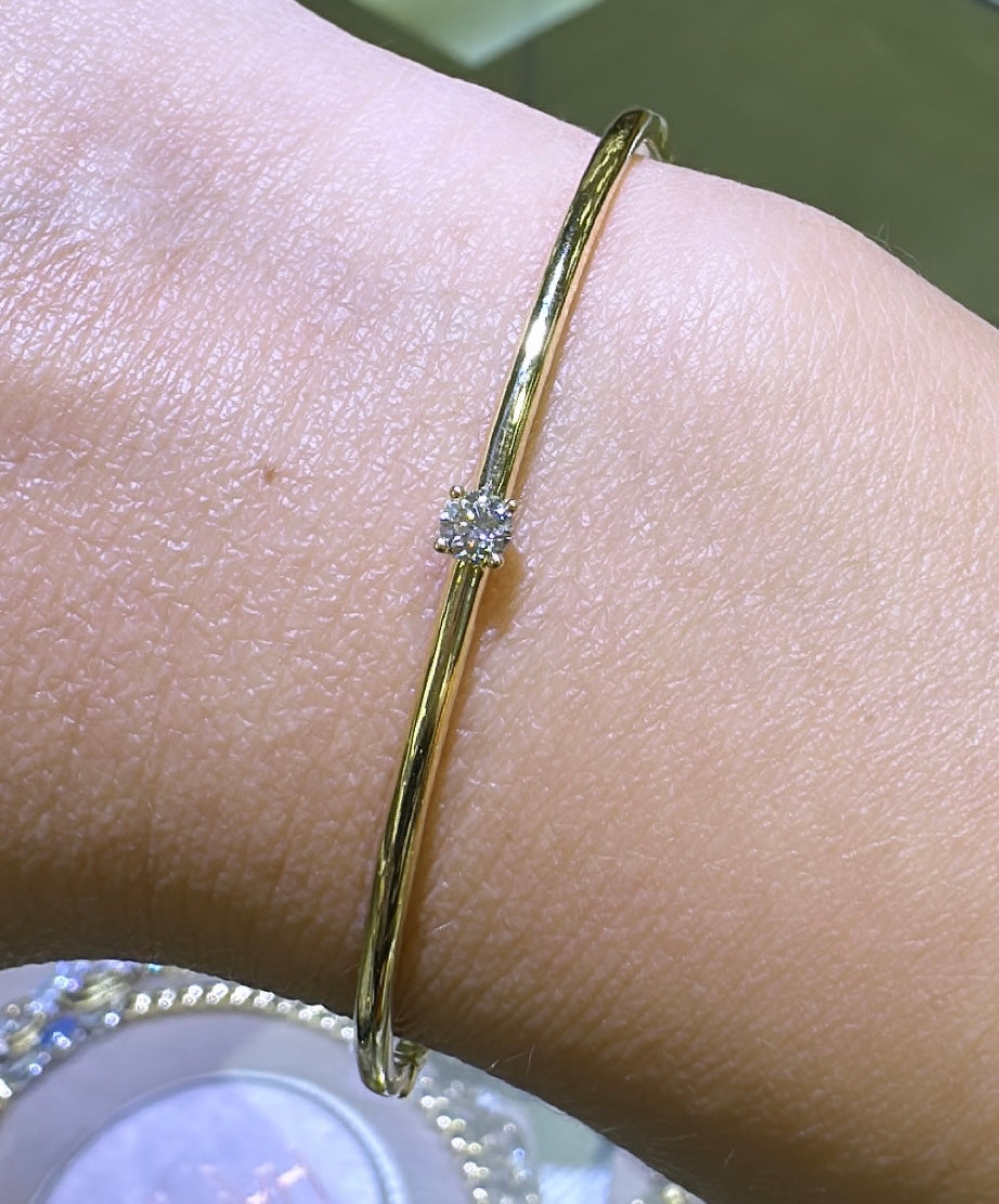 Prong Set Solitaire Round Brilliant-cut Diamond Bangle Bracelet