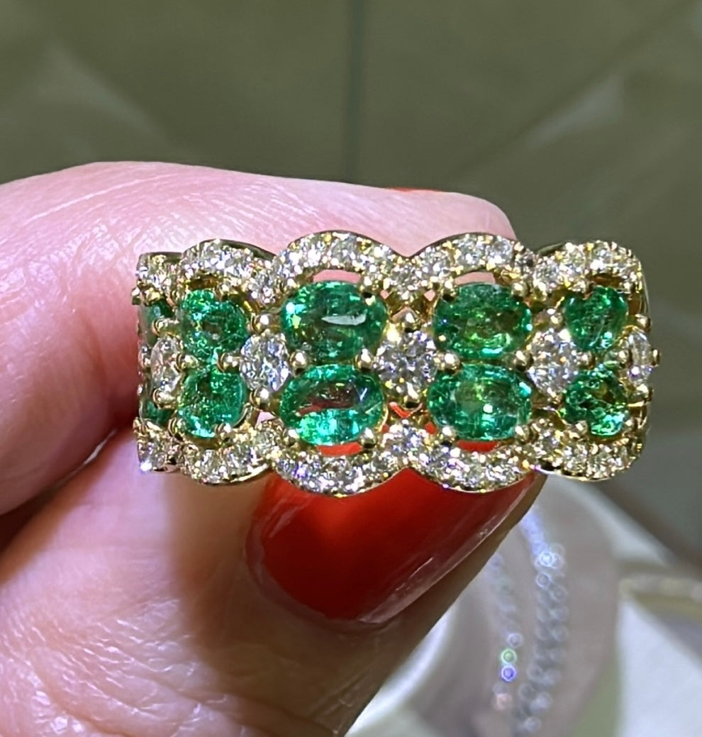Green Emerald Oval-cut & Diamond Right Hand Ring