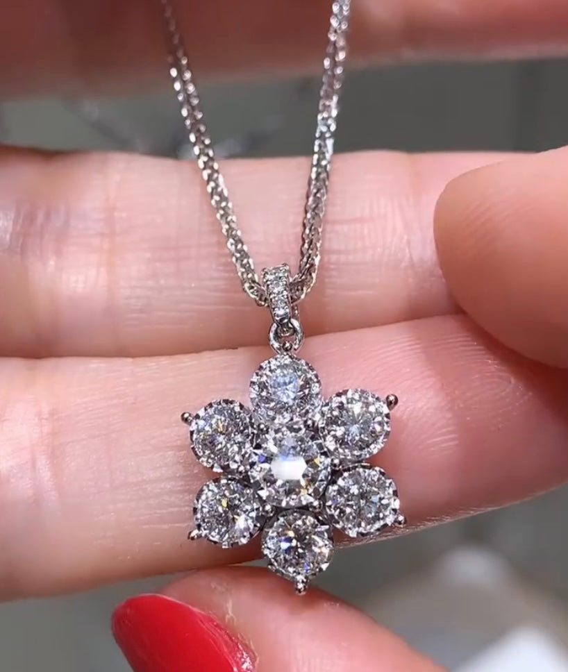 1.11ct tw Flower Shape Diamond Pendant Necklace