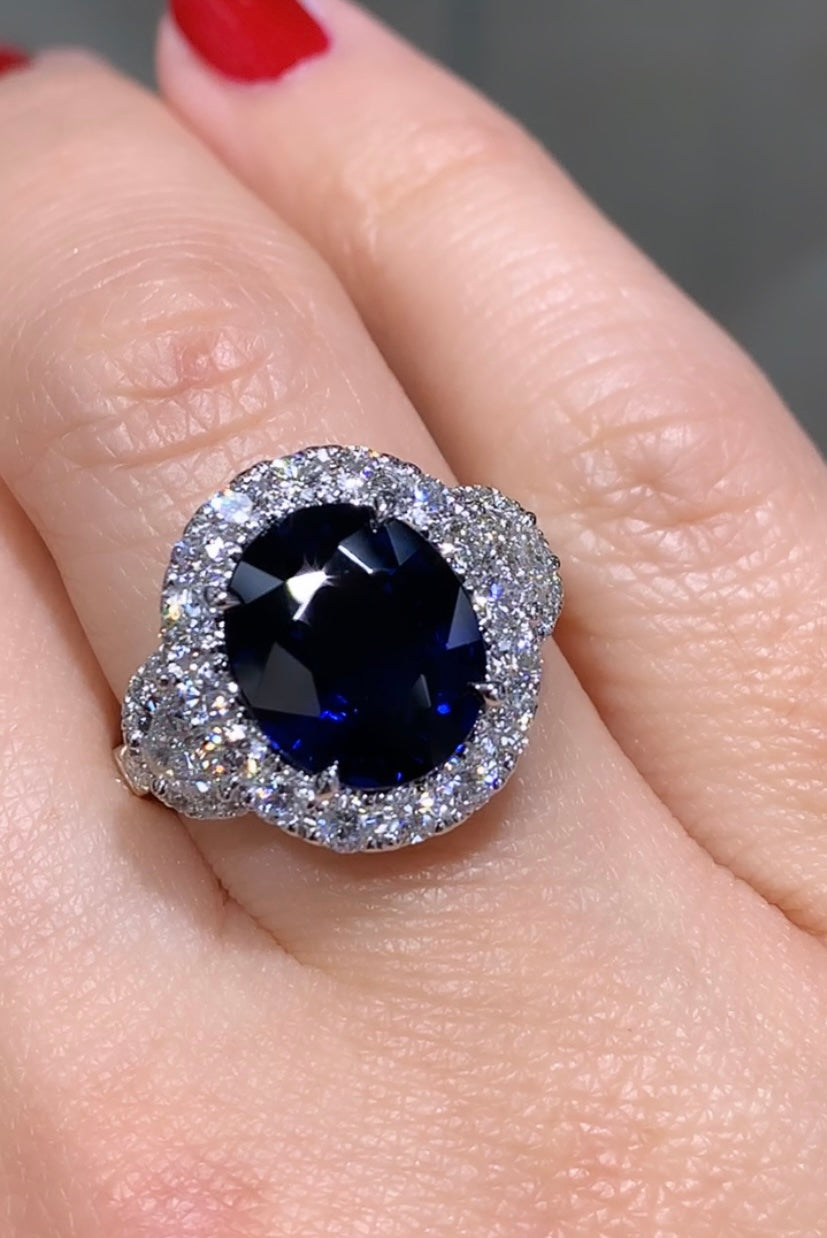 Ladies Statement 6.27ct Oval Cut Blue Sapphire & Diamond Ring