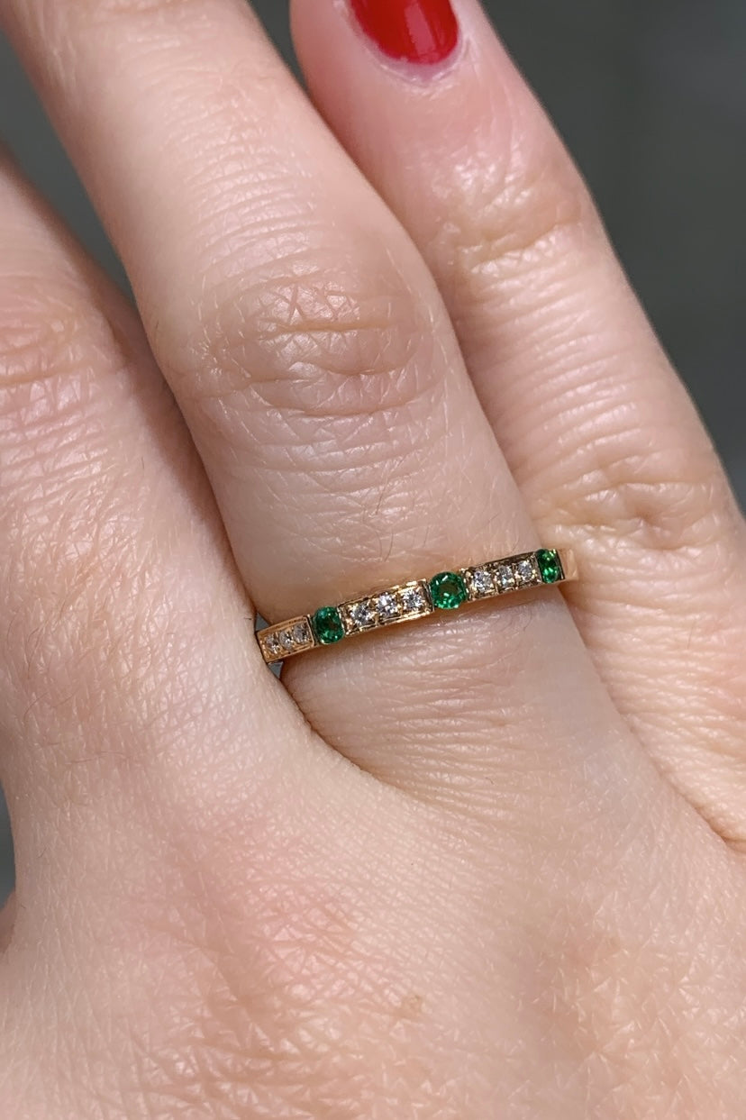 Alternating Diamond And Emerald Band Ring.