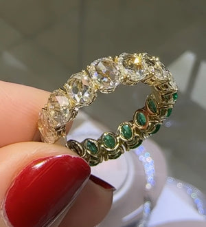 Ladies Statement 4.34ct tw Oval Cut Emerald & Diamond Ring