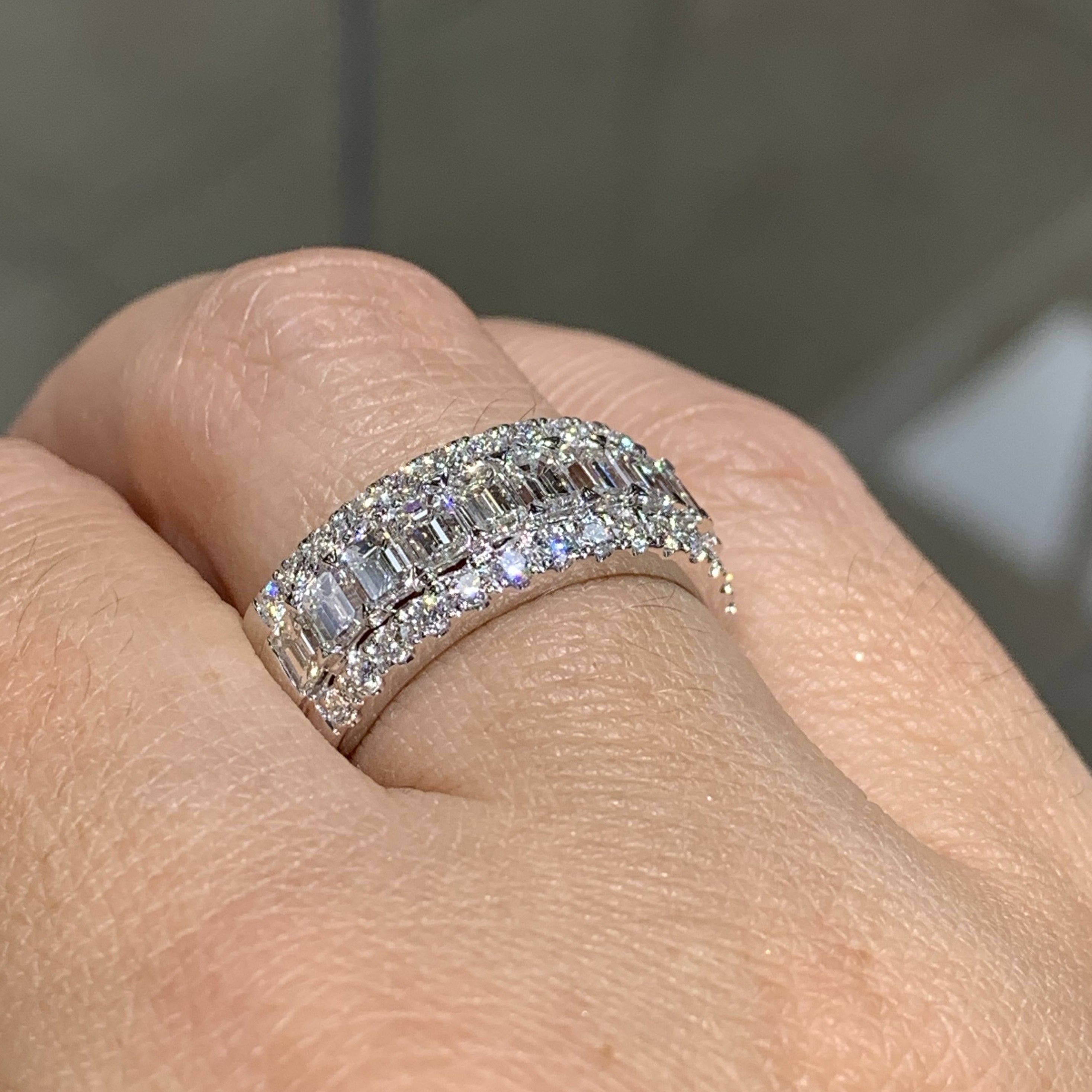 Diamond 1.91ct t.w. Right hand Cocktail Ring - HANIKEN JEWELERS NEW-YORK