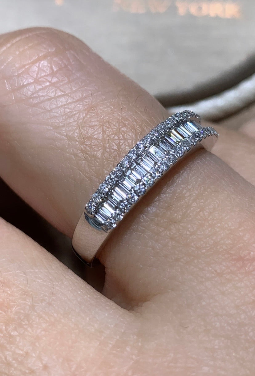 0.70cts Baguette and Round Cut Diamond Ring - HANIKEN JEWELERS NEW-YORK