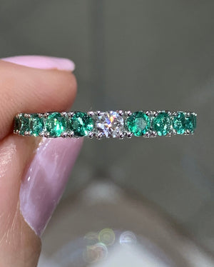 Green Emerald Center Diamond Ring