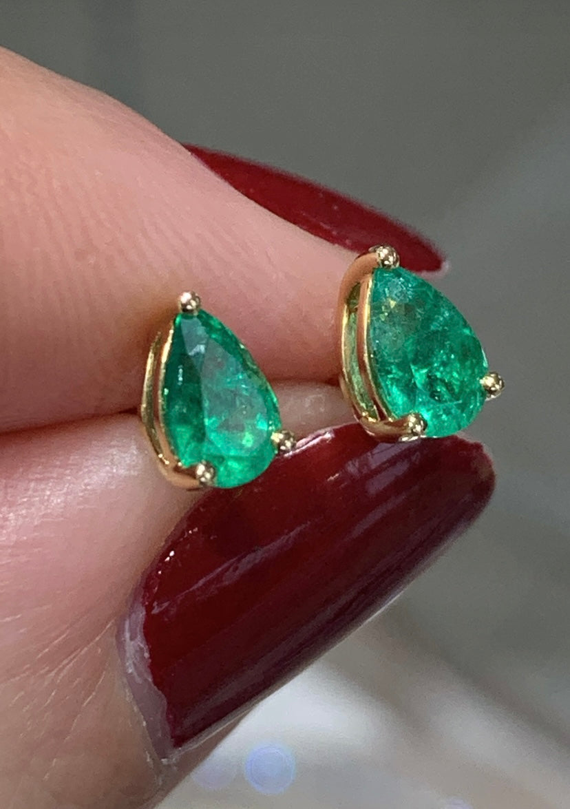 Ladies Pear Shape Green Emerald Stud Earrings