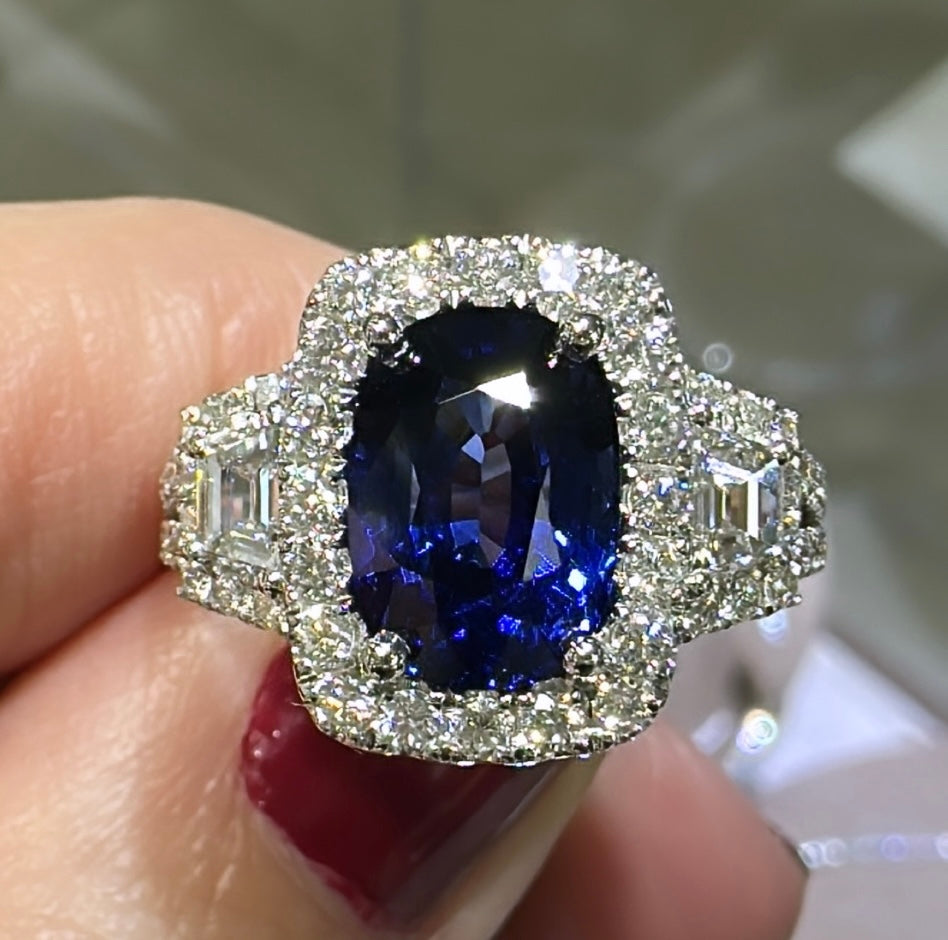 Ladies Statement 3.56ct Oval Cut Blue Sapphire & Diamond Ring