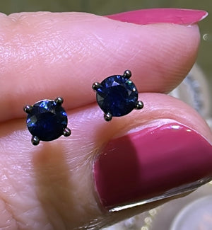 Blue Sapphire Stud Earring 0.59ct tw