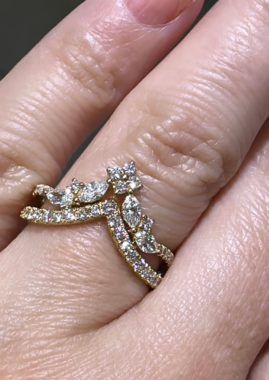 0.79ct tw Ladies Curved Diamond V- Shape Crown Ring