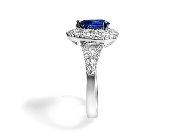 1.78 cts Diamond Pear Shape Sapphire Ring